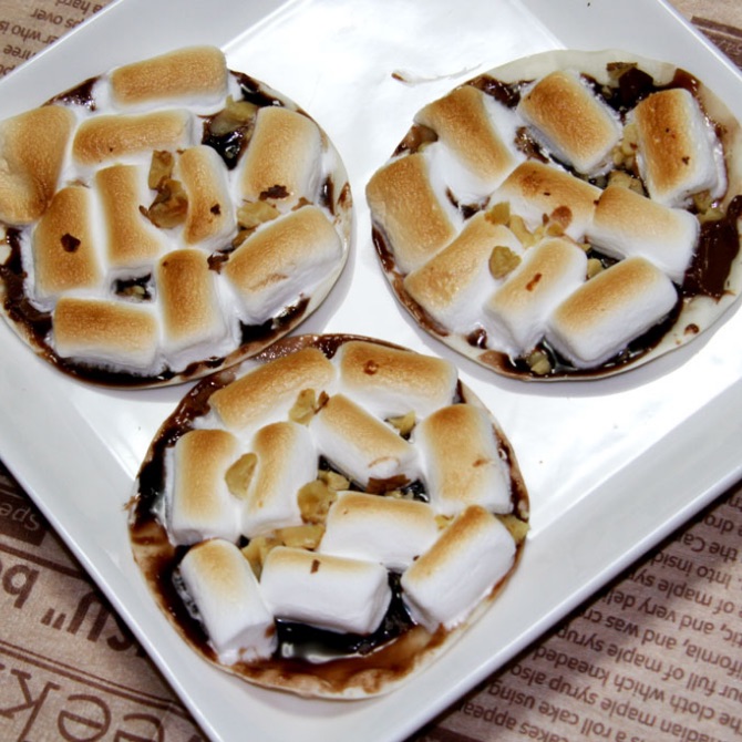 餃子の皮でチョコチャンクピザ